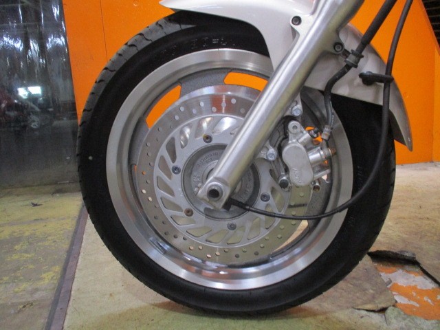 ホイールもこの通り状態グッド！写真の通りフォークのアウターまでもが綺麗な一台！冗談抜きの早い者勝！！